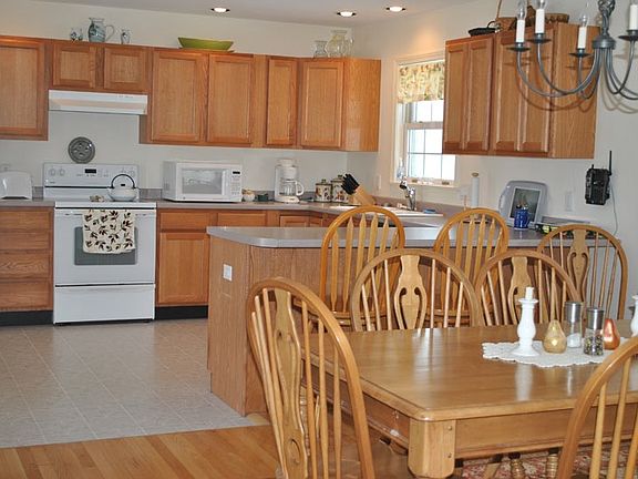 Full Kitchen with Dishwasher