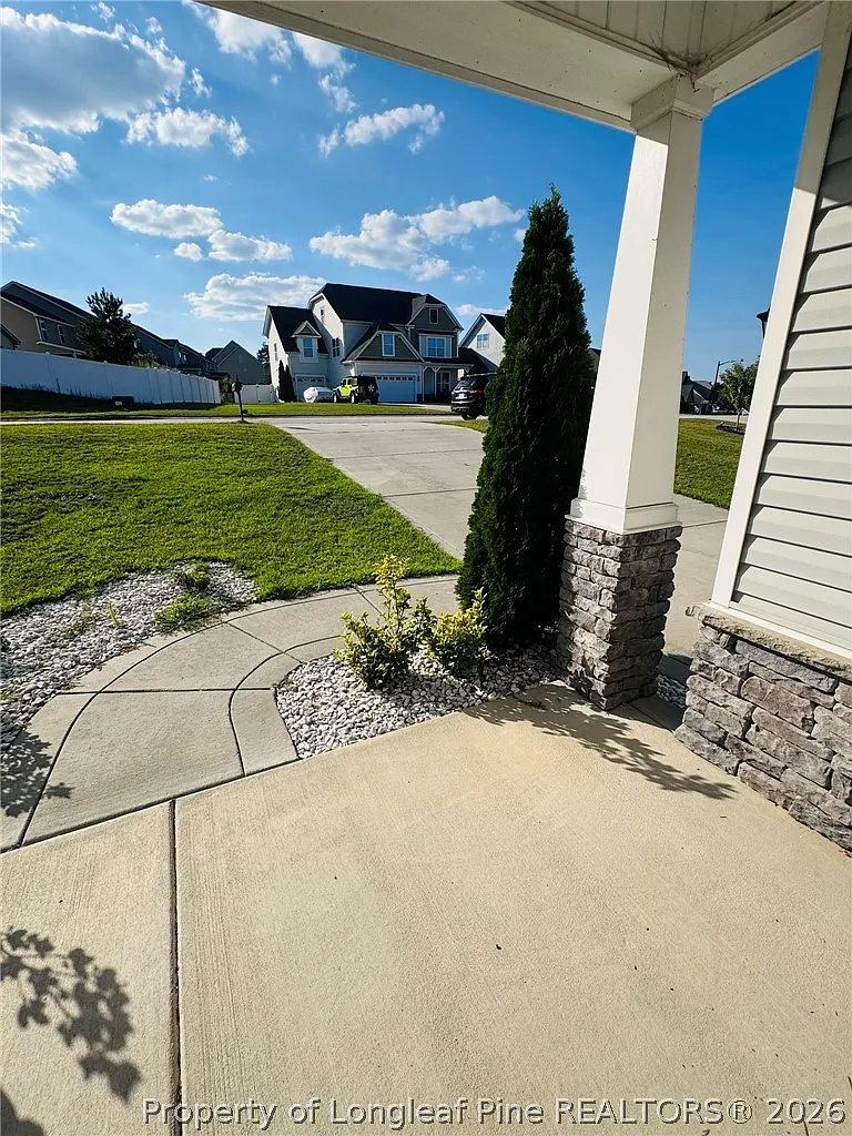 4 bed, 2.5 bath, 2295 sqft, $2,200 — Photo 3