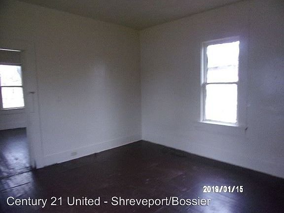 3rd image of 3906 Flora Ave