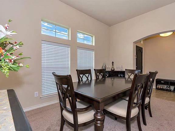 3rd image of 408 Brookhollow Ln