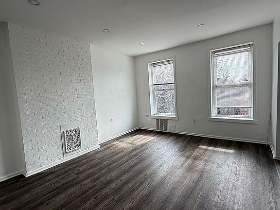 3rd image of 468 Putnam Ave #3