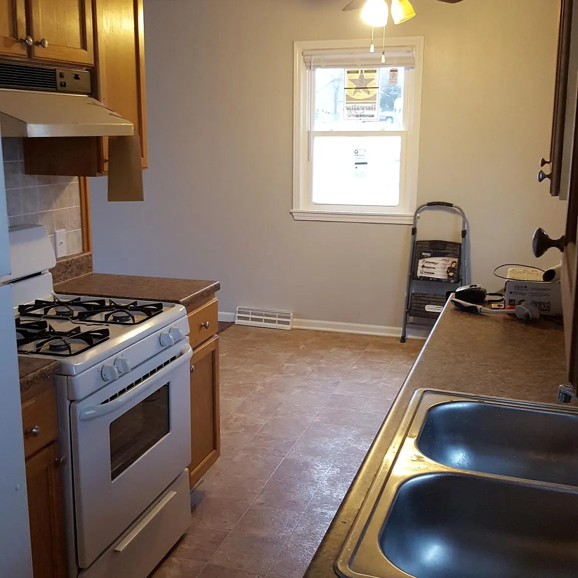 3 bed, 960 sqft, $1,200 — Photo 3