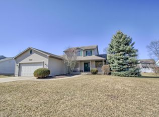 11837 Millstone Dr, Grand Ledge, MI 48837