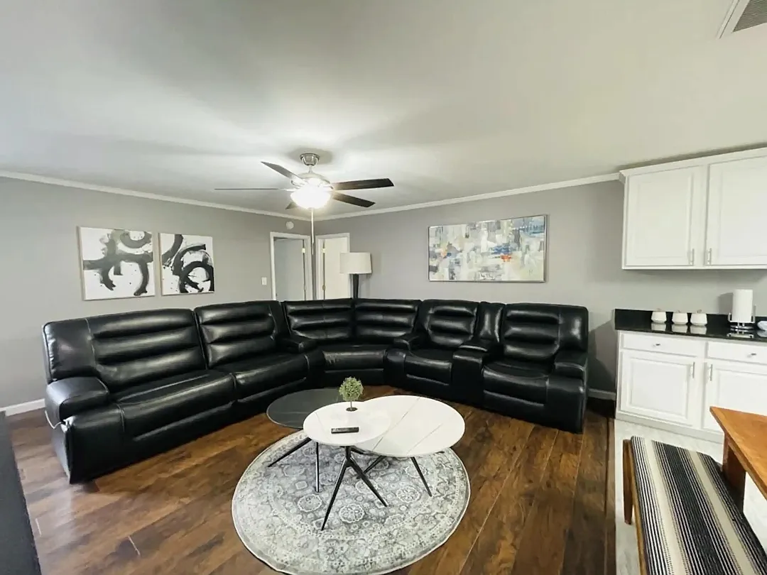 3 bed, $2,200 — Photo 3