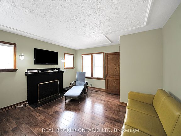5th image of 74 Sterling St