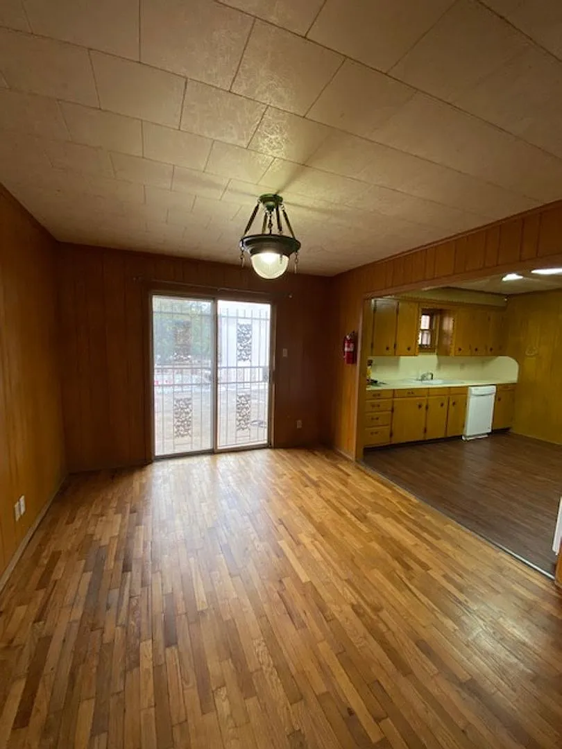 New Orleans French Quarter style-Downtown Cleburne apartment for rent — Photo 4