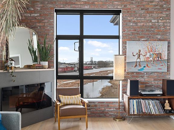 4th image of 220 Salter St #414