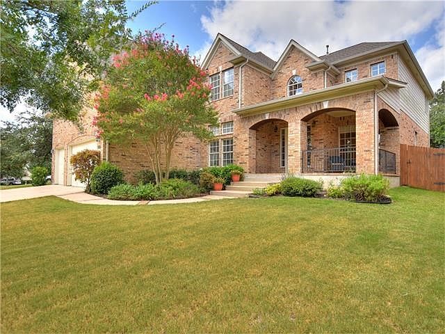 Lots of curb appeal!