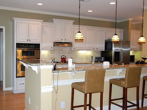 Kitchen w/stainless and granite