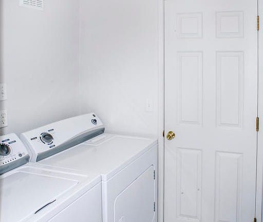5th image of 2127 Irving Dr
