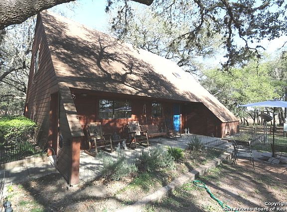 3rd image of 117 Lost Spring Dr