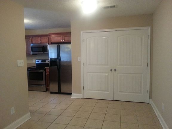 3rd image of 1144 Orchard Dr