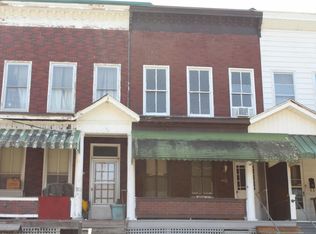 308 1/2 James St, Hinton, WV 25951