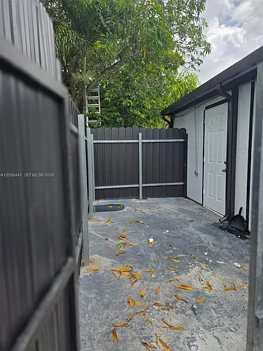 19393 NW 30CT Photo 1