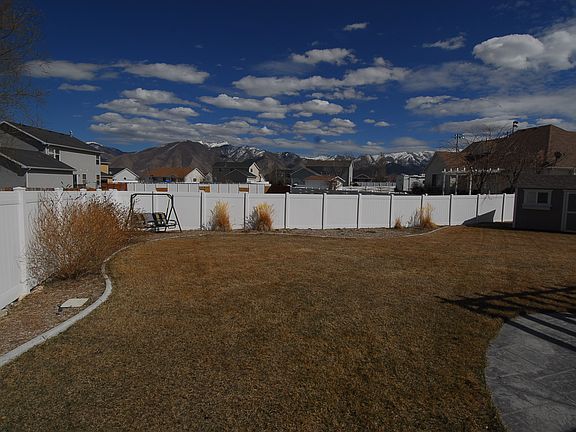 3rd image of 236 W Dimaggio Dr