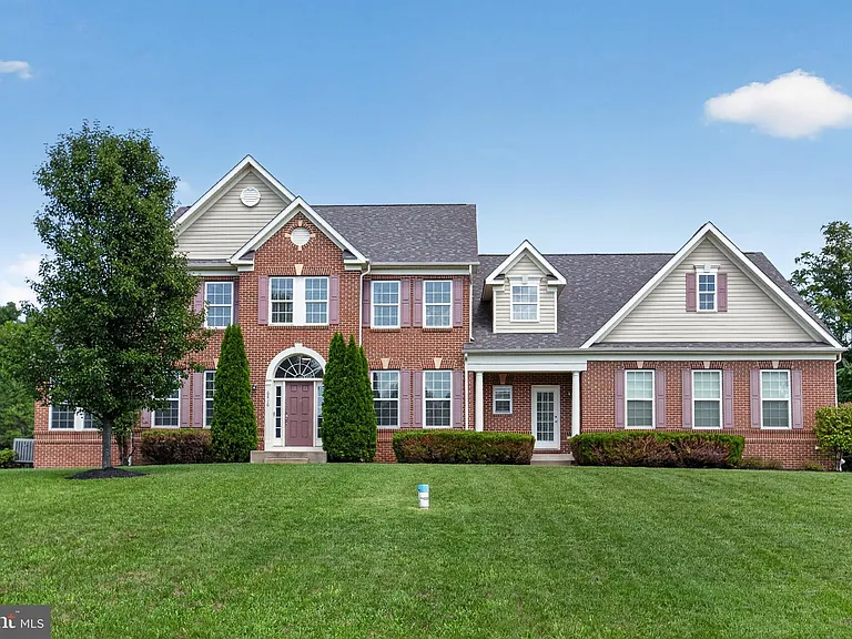 6816 Barlowe Ct — Photo 1