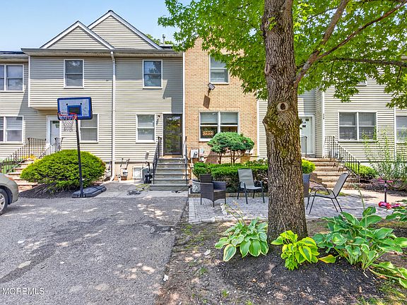 4th image of 121 Forest Park Circle