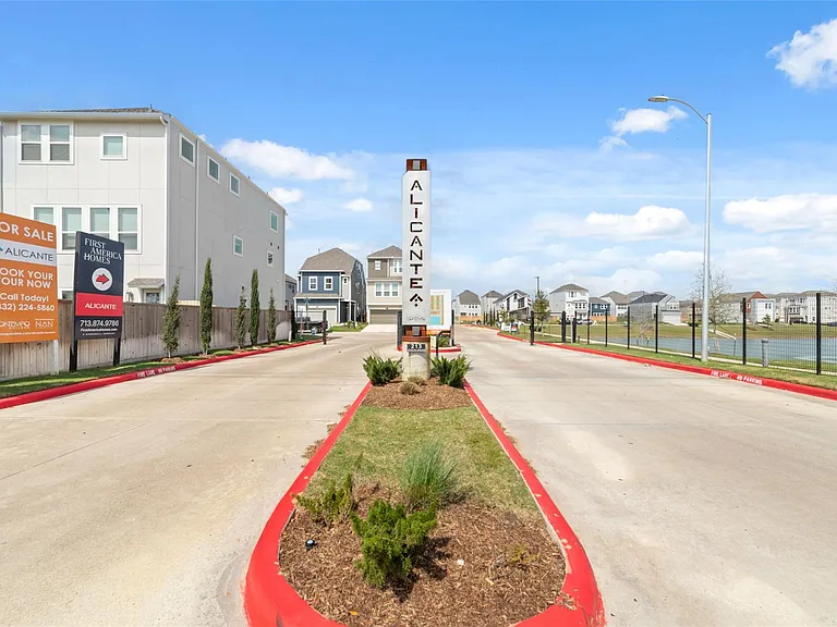 3007 Ventas Dr — Photo 38