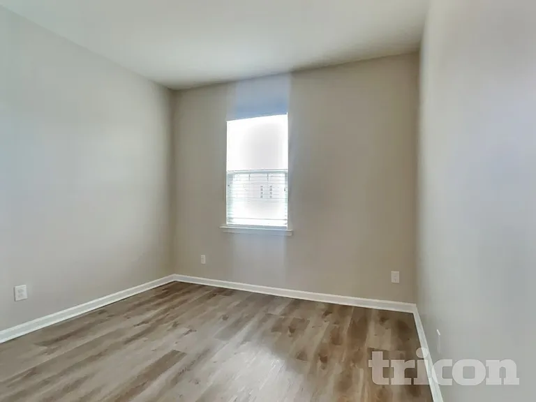 923 Avondale Dr — Photo 18