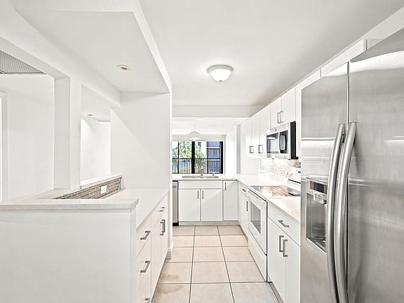 5th image of 8 Royal Palm Way