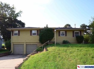 10917 Valley St, Omaha, NE 68144