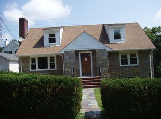 46 Coolidge Ave, Roslyn Heights, NY 11577
