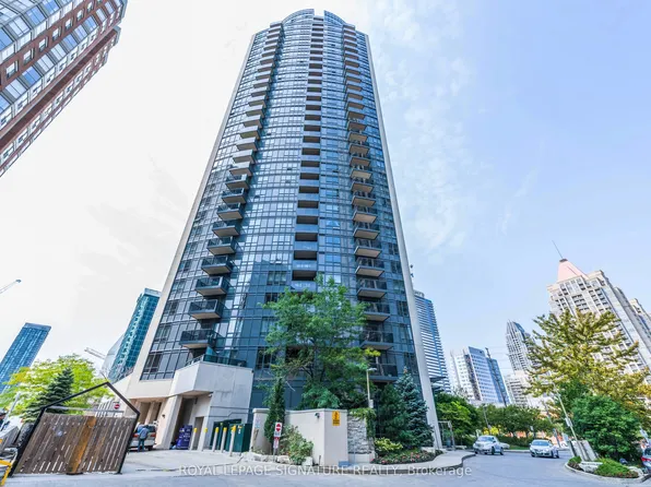 330 Burnhamthorpe Rd W #1604, Mississauga, ON L5B 0E1