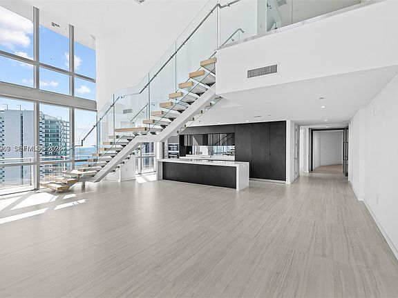 2nd image of 851 NE 1st Ave #5001