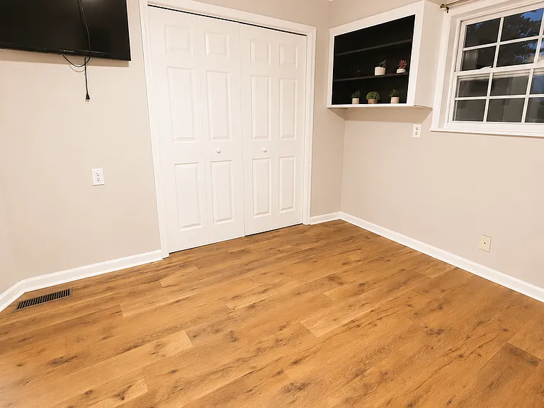 501 W Franklin St — Photo 20