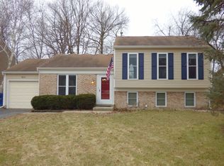 831 Timberwood Ln, Algonquin, IL