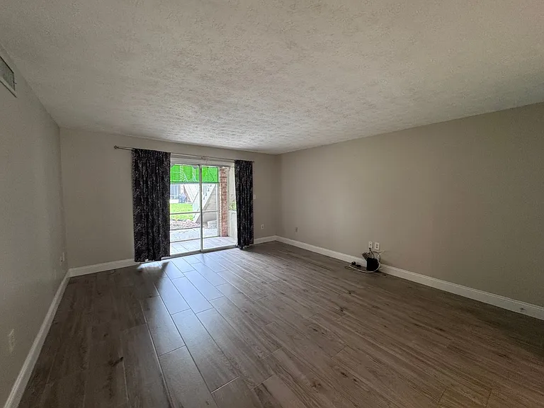 4380 Lake Underhill Rd — Photo 2