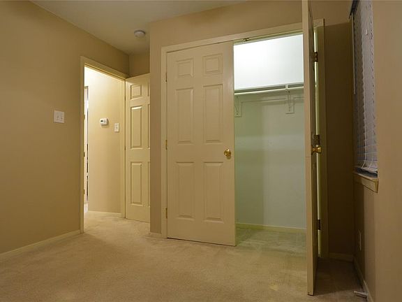 5th image of 1609 E Park Blvd