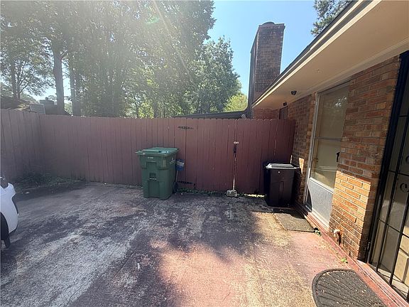 4th image of 3849 Mosswood Rd