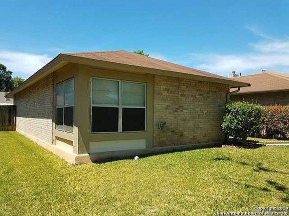 3rd image of 8375 Thorncliff Dr