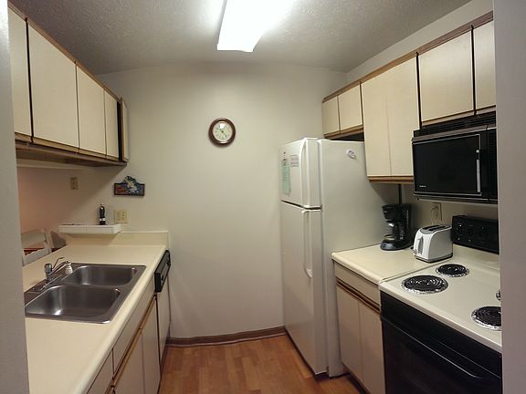 2nd image of 509 W Lakeshore Dr #10