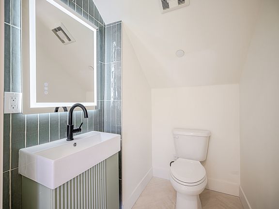 5th image of 7107 Cozycroft Ave #3