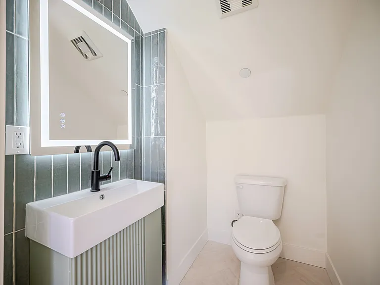 7107 Cozycroft Ave #3 — Photo 5