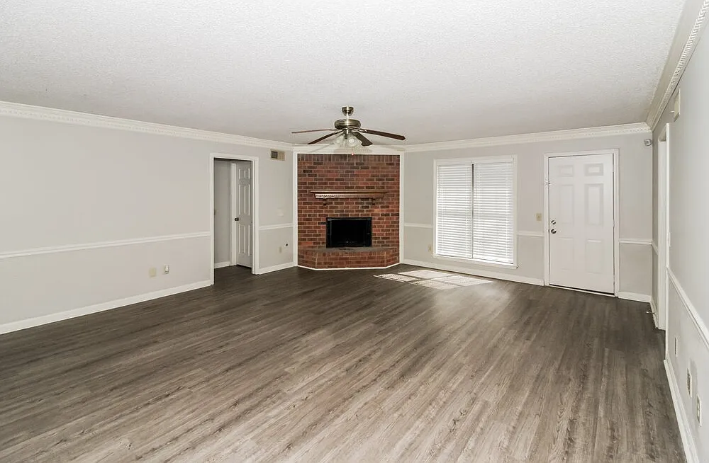 3 bed, 2.0 bath, 1790 sqft, $1,805 — Photo 3