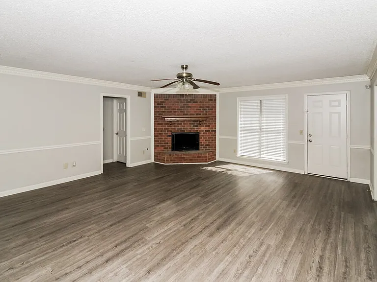 4580 Blandford Dr — Photo 3