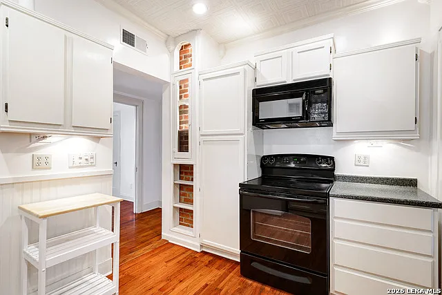 3 bed, 1.0 bath, 1120 sqft, $1,550 — Photo 3