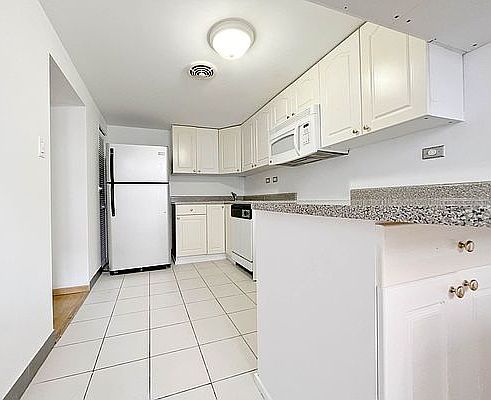 5th image of 371 Madison St APT 522