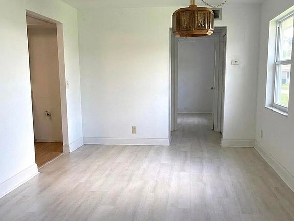 2nd image of 746 Monaco P