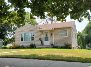 1105 W Bluff St, Cherokee, IA 51012