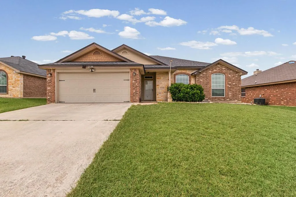 2704 Tarrant County Drive — Photo 1