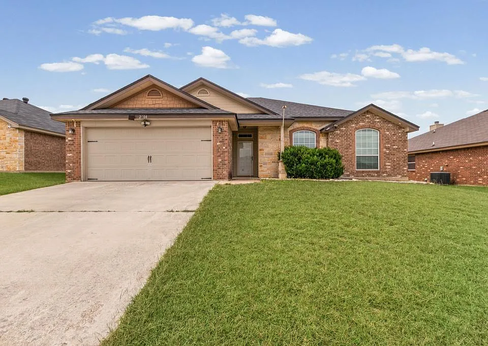 2704 Tarrant County Dr
