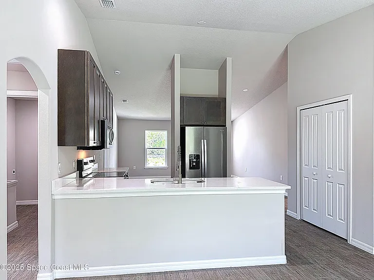 144 Roosevelt St — Photo 12