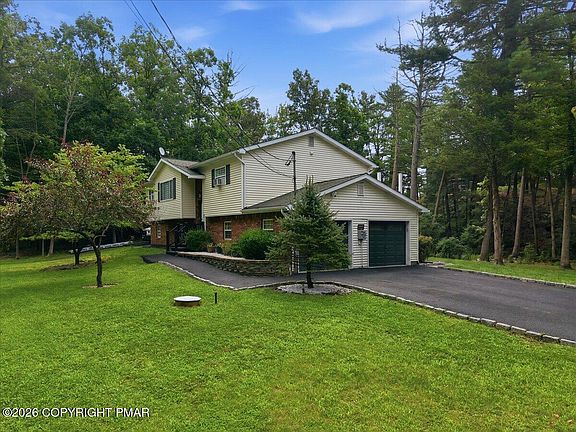 2nd image of 2434 Woodcrest Dr