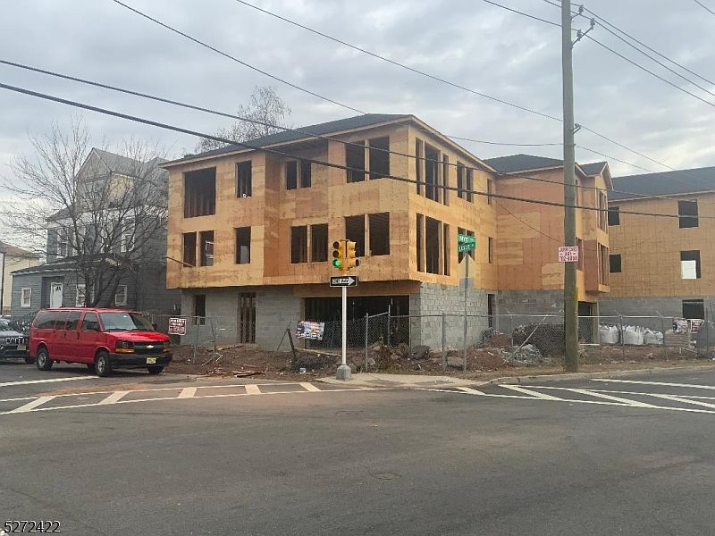 2nd image of 215-219 Nye Ave