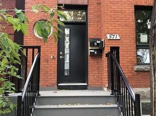 571 McLeod St #2, Ottawa, ON K1R 5R2