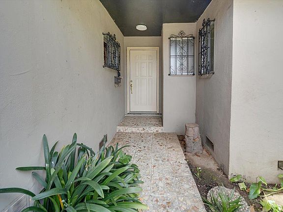3rd image of 838 Caribbean Ave